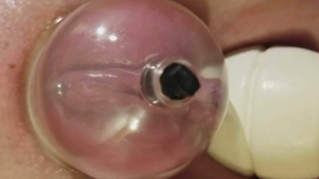 Pumping pussy and Hitachi