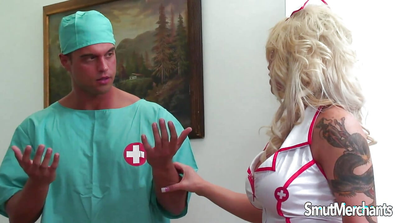 Die vollbusige krankenschwester Brooke Haven hat einen anstrengenden tag in der klinik