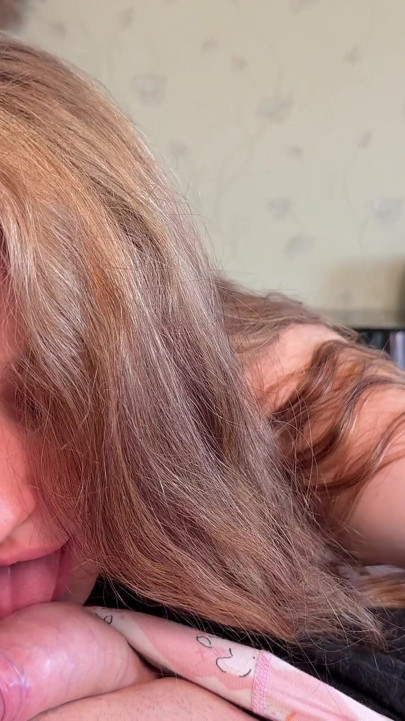 Foot Fetish Homemade With Cute Girl And Cum In Her Mouth | Clip 1