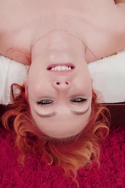 Η Taylor Gunner θέλει να σε τραβήξει με το στόμα της