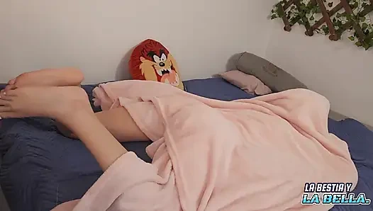 Утренний секс с моей сводной сестрой Рапидин в любительском видео!!