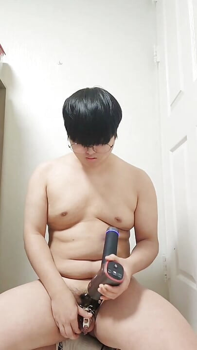 Chubby Korean faggot cumshot