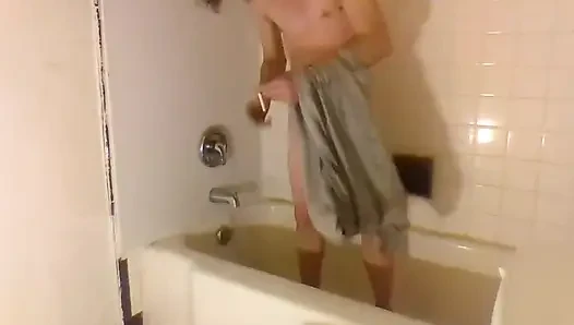 Peeing, Oiling up and Foots