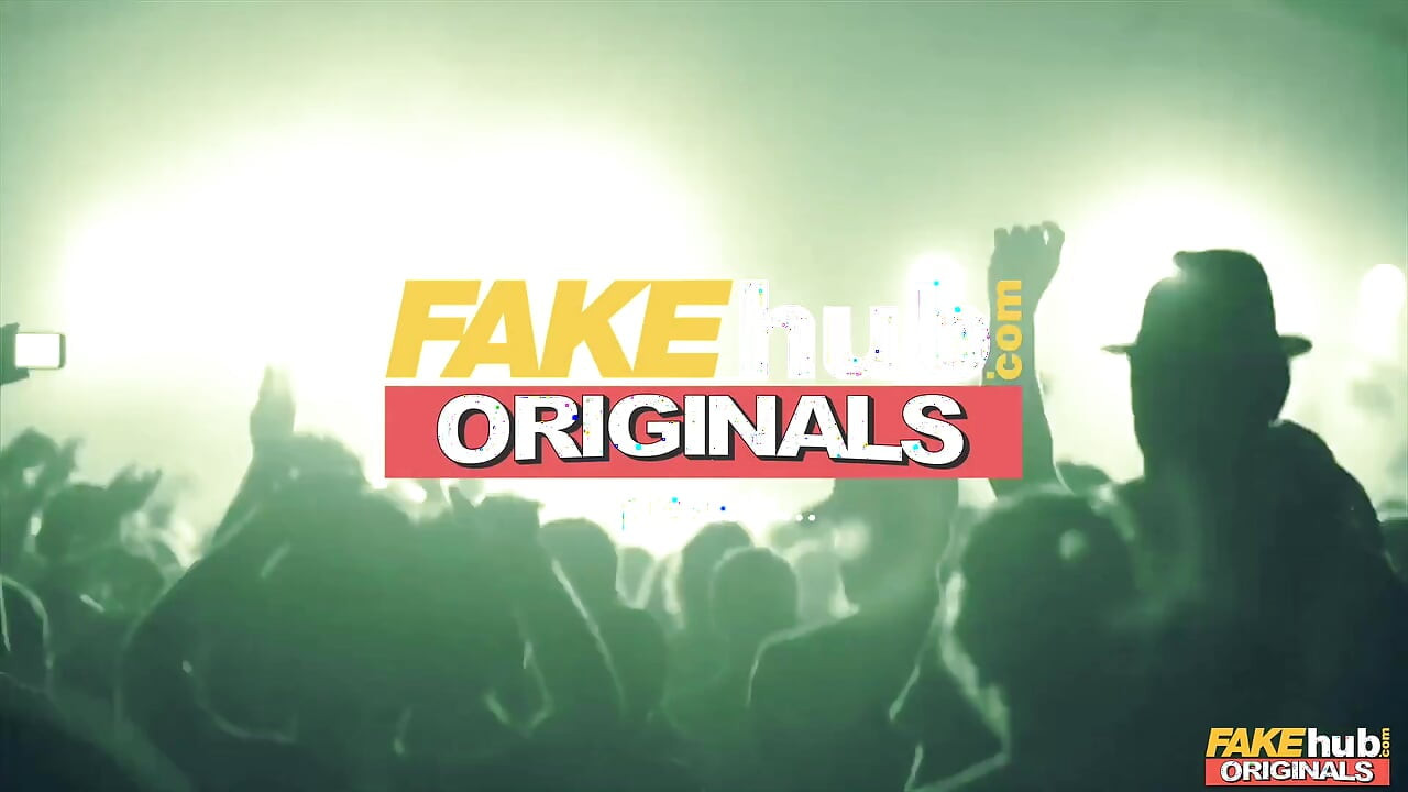 FakeHub Originals - блондинка  Selvaggia принимает жесткий камшот на лицо от суперзвезды Dj Dean после секса