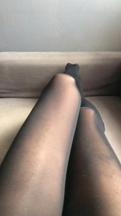 Sissy crossdresser pantyhose sexy legs