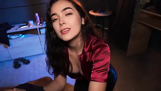 Seksi evli kadın ayrılmadan önce seks yapmak istedikten sonra işe geç geliyor - Judith Cox