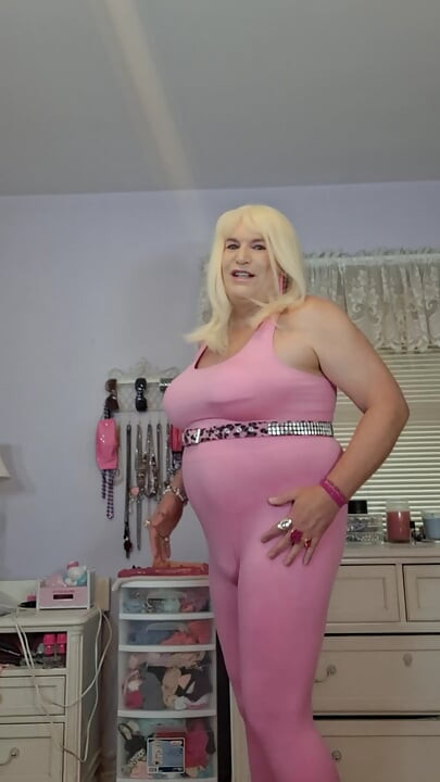 Cum get a big piece of cougar creampie!