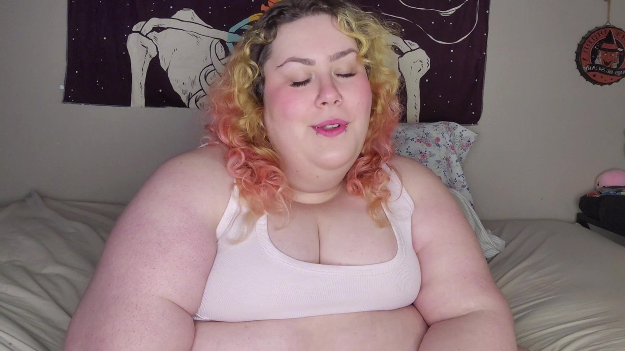 Novo vídeo de 14 minutos nos meus sites pagos chamado "Peluda bbw axila cheirando e comendo buceta em primeiro plano".