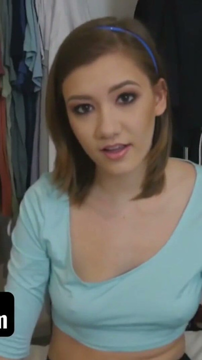 Sislovesme - szczęśliwy ogier przyłapał Riley Mae na oglądaniu porno i związał jej ręce, aby poprawić swoje zachowanie | Klip 1
