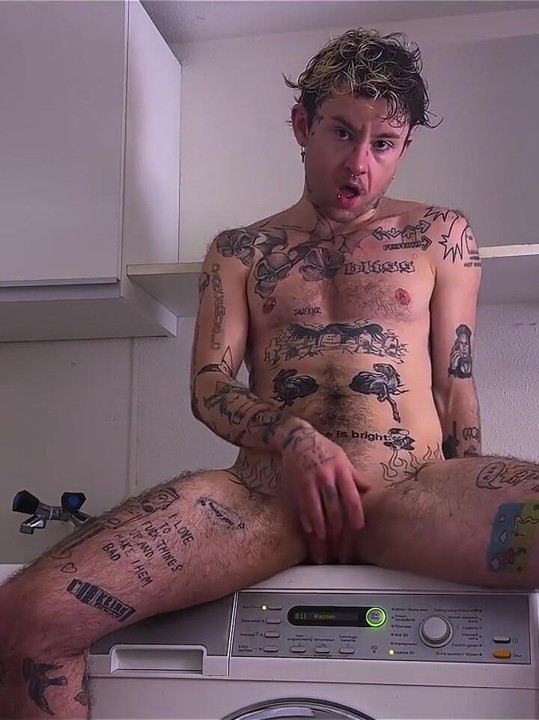 Horny Ftm XXX Skips Jerks off His Boypussy While Sitting on the Washing Machine