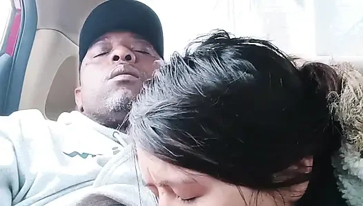 Asiatischer straßennutte-blowjob im auto - riskantes straßenrand-halsfick &schlucken & MILf