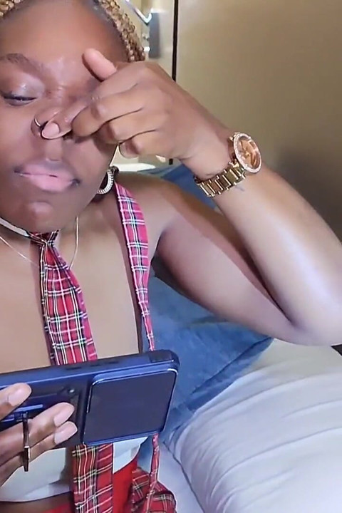 Fetish Ebony Bug Nose Picking Nostrils Snots Lick Them