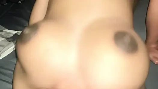 Pagi hari, aku diam-diam ngentot saudara tiriku dari belakang