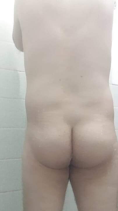 Vrući tuš (cijeli video)