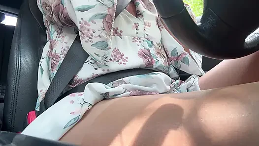 Seksi bayan eve gidiyor ve bunu yaparken beni izliyor