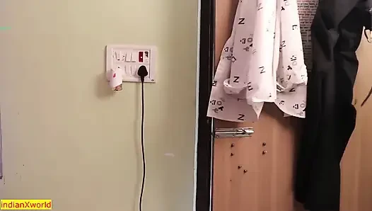 Ramu da yeni malkinini sikiyor! Net Hintçe ses ile