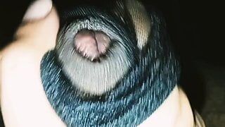 El culo de la zorra india es abofeteado mientras usa sus bragas para una mamada