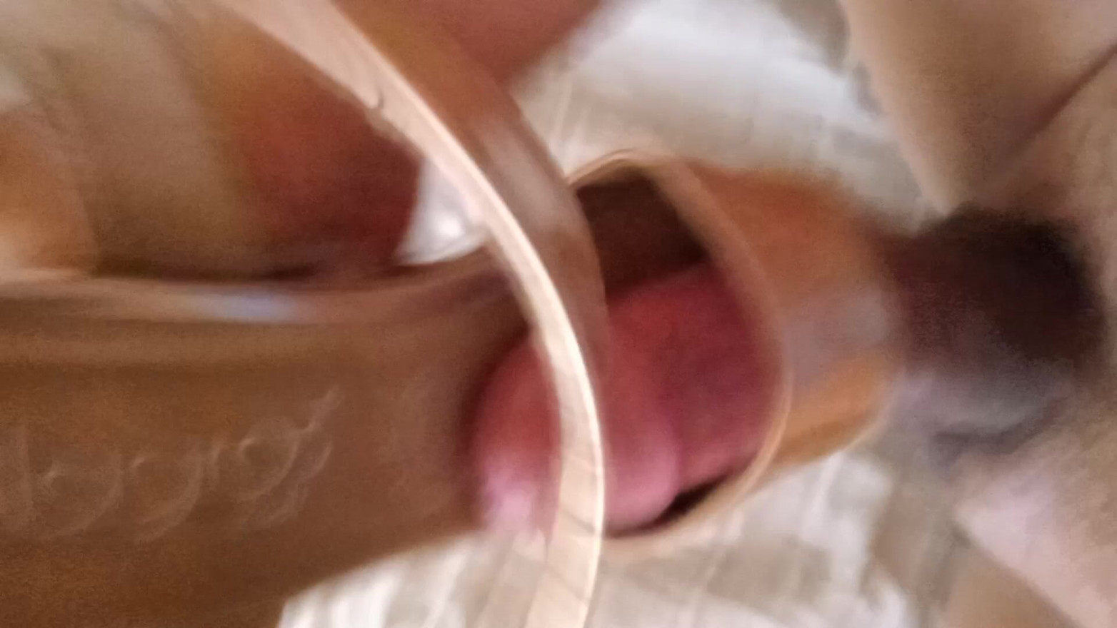 KEDATANGAN YANG NIKMAT DENGAN SANDAL EMAS OLEH MAYRA
