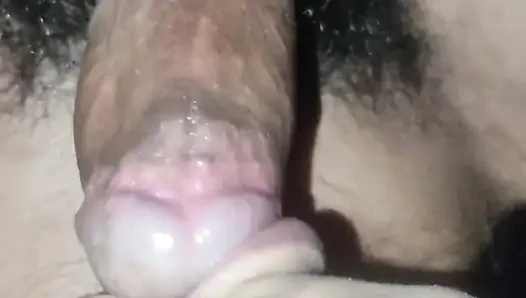 Oure Nepalli copal gece vaktinin tadını çıkarıyor