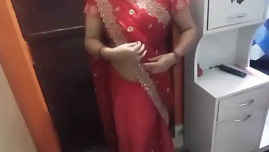 Kakak ipar india yang cantik lagi mesra-mesraan