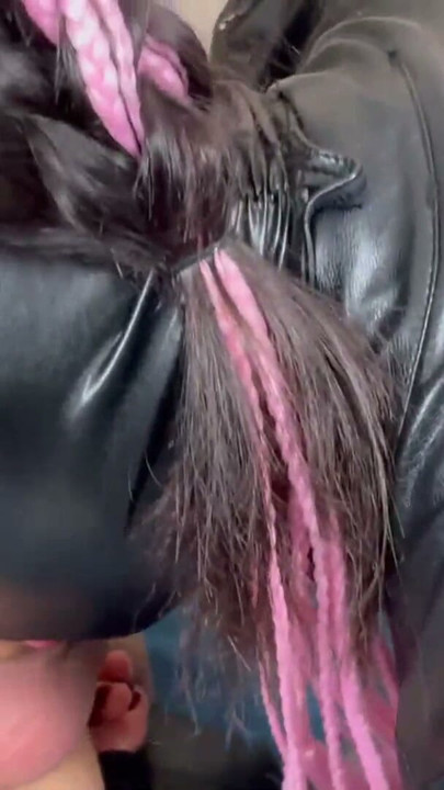 Mistress bandt en slave og giver ham smerte og nydelse | Klip 1