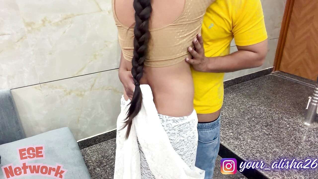 Gość przyszedł jako gość, ale przyszedł zaspokoić swoje pożądanie.