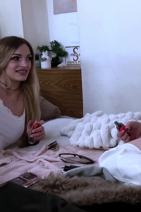 Two Blonde Sluts Vape and Mock Men