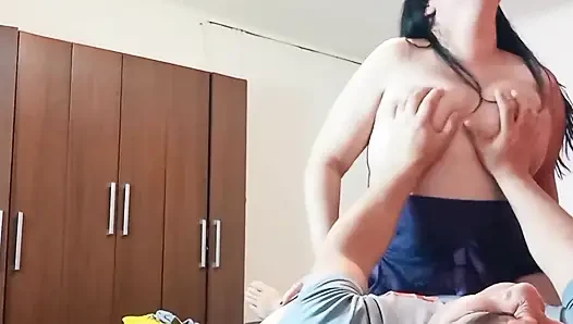 Azgın Üvey Annem Beni Yakalıyor Ve Döllenme Istiyor - Azgın Bir Kovboy Kız Gibi Üstüme Çıkıyor