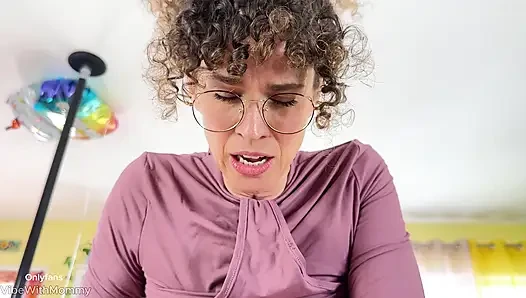 80er stiefmutter verführt mich zurück an ihren platz &ritt mich wie einen pornostar