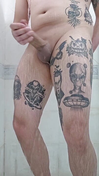 Чаббі спіймали, коли він мастурбував у душі