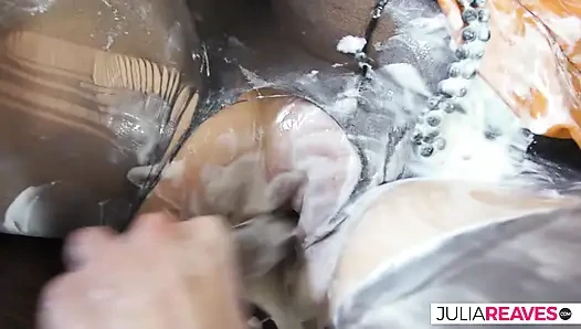 Gergin olgun deliklerden ıslak krem sızdırıyor