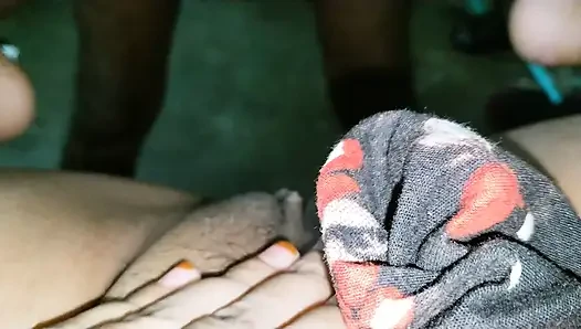 Sert Hintli kız yüze boşalma videosu