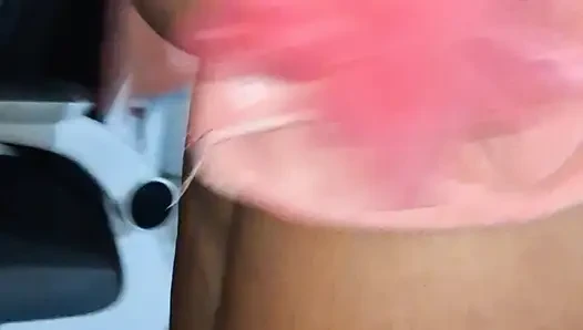 Aku adalah ibu nakal yang suka menari dan pamer memekku yang besar dan berbulu