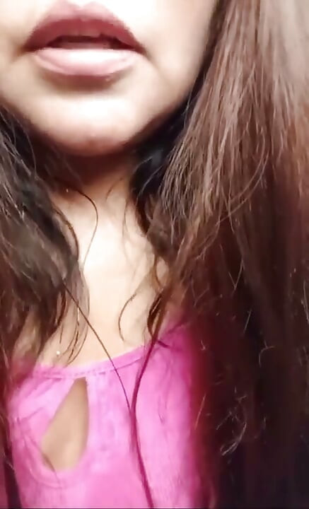 Un dans care să mă încălzească și apoi să bage jucăria în vaginul meu