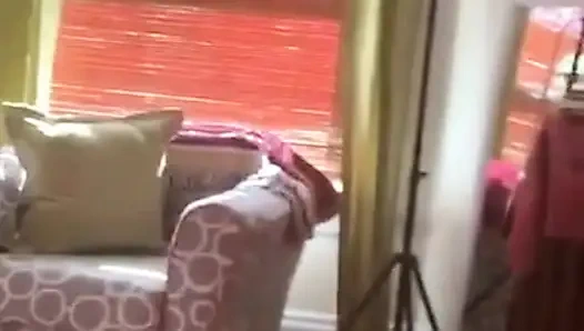 Yatak odamda mastürbasyon yaparken beni izle