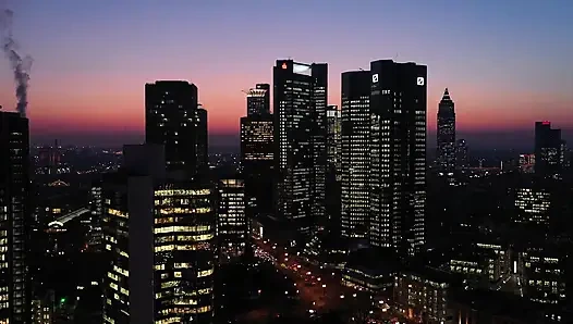 金发欲火辣辣女想被操和喷射全身