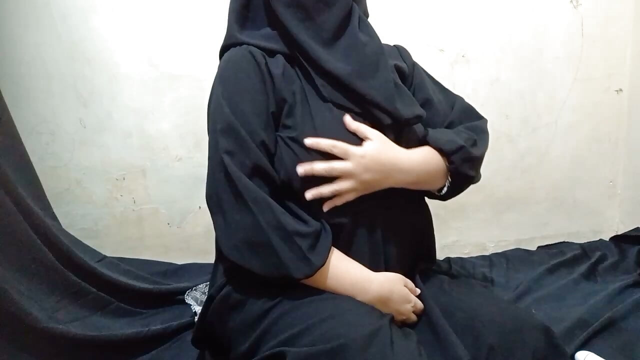 Veiled Woman Squirting Alone Pussy Pink Wahh