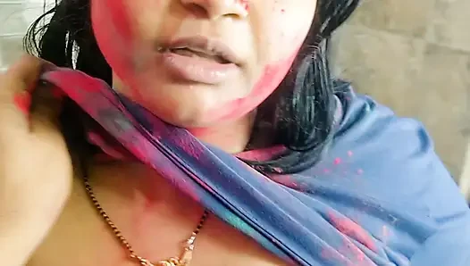 Holi Special: отчим трахает возбужденную падчерицу в ванной с красной Gulal повсюду на ее больших сиськах