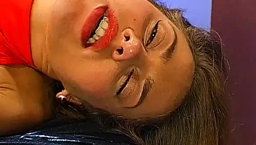 Ggg John Thompson ateşli göt deliği olan azgın kadınları gösteriyor