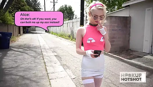 Güzel sarışın Alice Pink, Bryan Gozzling'in sert anal seksinden daha fazlasını istiyor!