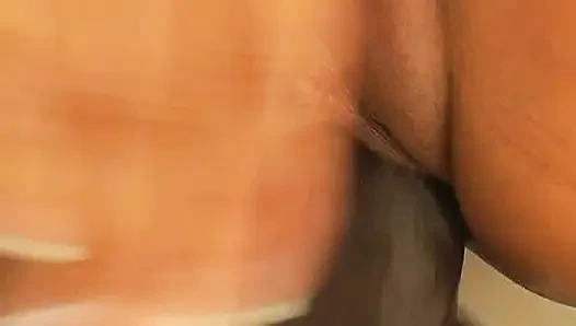 Sarışın bir sürtük Lexington Steele'in tüm yarağını yutamıyor!