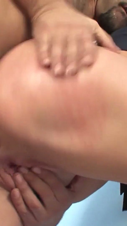 Exhibitionisten model wird ueberall von ihrem Dominus gefickt | Clip 1