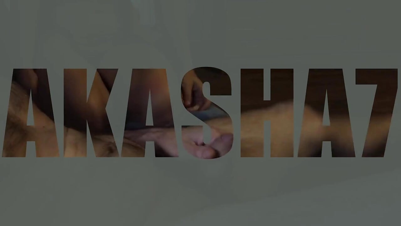 Mamada delicada en el sofá, lamiendo mi lengua