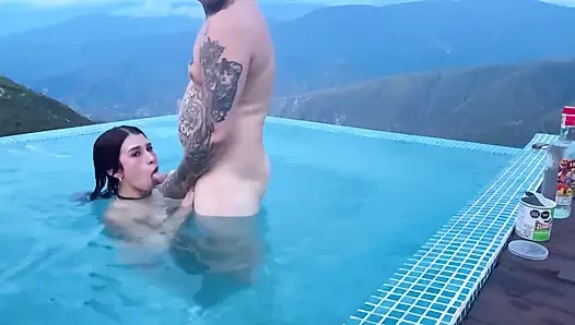 Tinder Date Ends in Outdoor Sex with Chicamocha Cannon in the Background