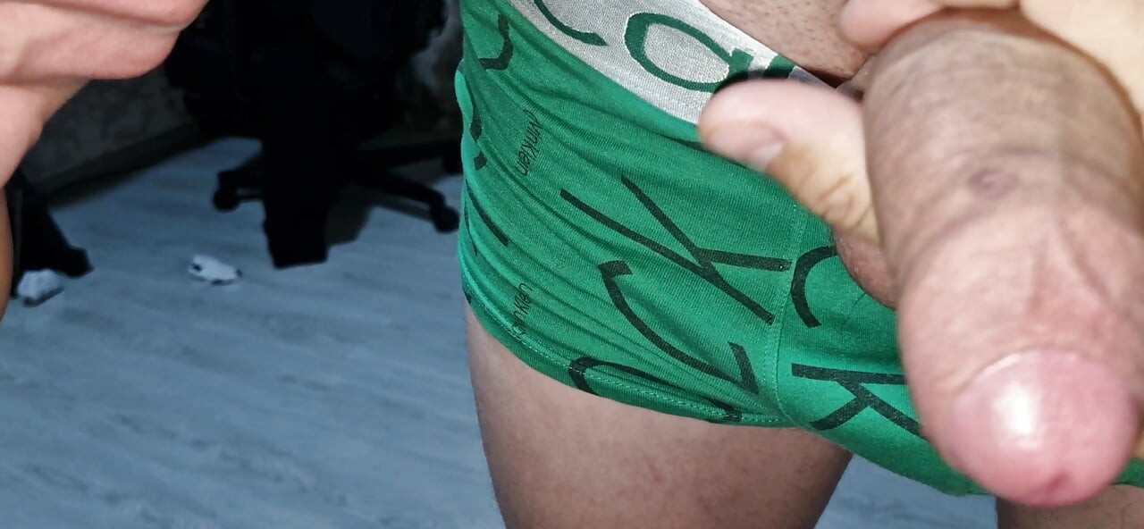 Monstruozni kurac u rupama slatke elastične guzice i pičke! Vruća ekskluziva!