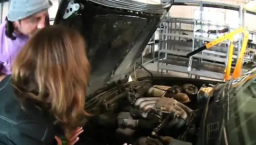 Сексуальная задница мачехи Susi для большого члена