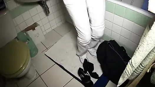 Amatör Hayalini Gerçekleştiriyor, Büyük Beyaz Penislerle Bir Ganbang