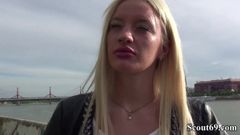 Duitse scout - blonde tiener Angela Vital verleiden tot neuken