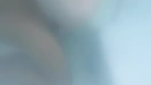 Jakuzide edepsiz tatlı gençler için yaşlı ve genç açık havada üçlü grup seks