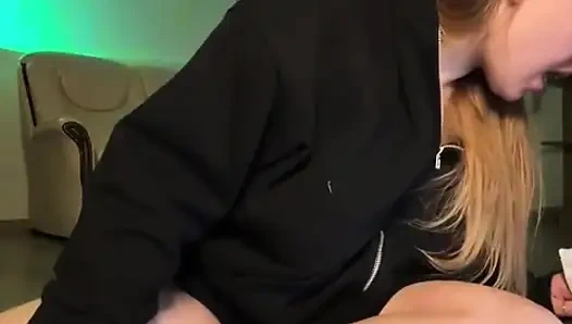 Jucielussie Deepthroat and cumming close up